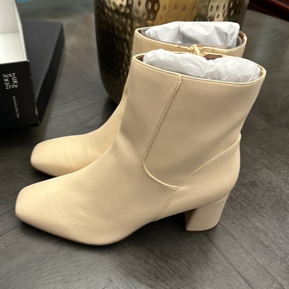 Naturalizer Wrenley Bootie (Wide) - Picture 6 of 9